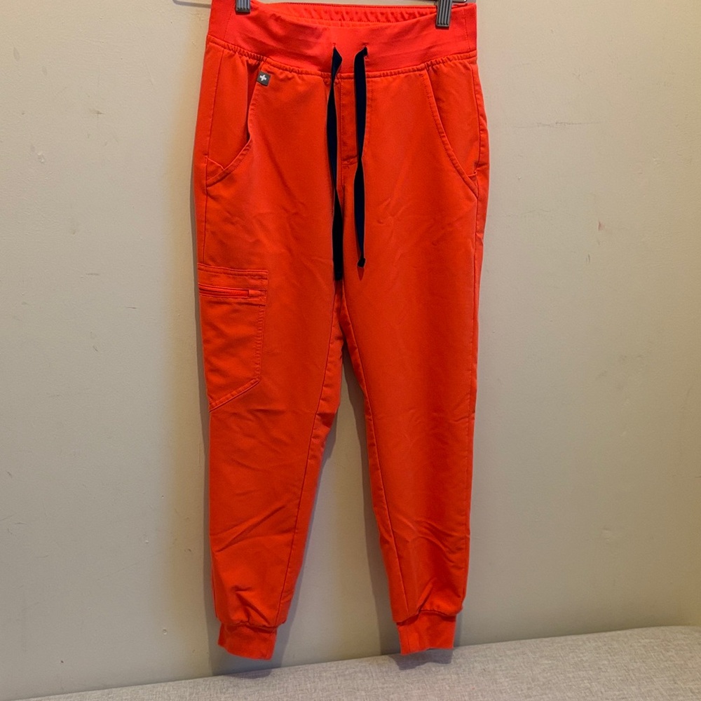 Figs Fiery Coral technical collection xxs